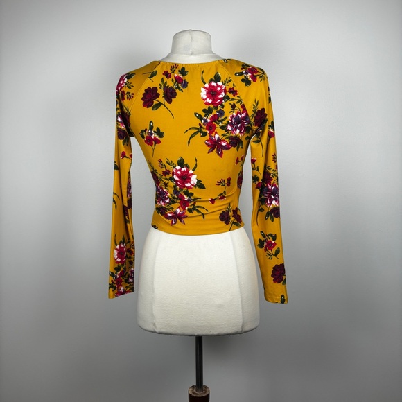 Floral Criss Cross Long Sleeve Tee V Neck - Picture 3 of 5